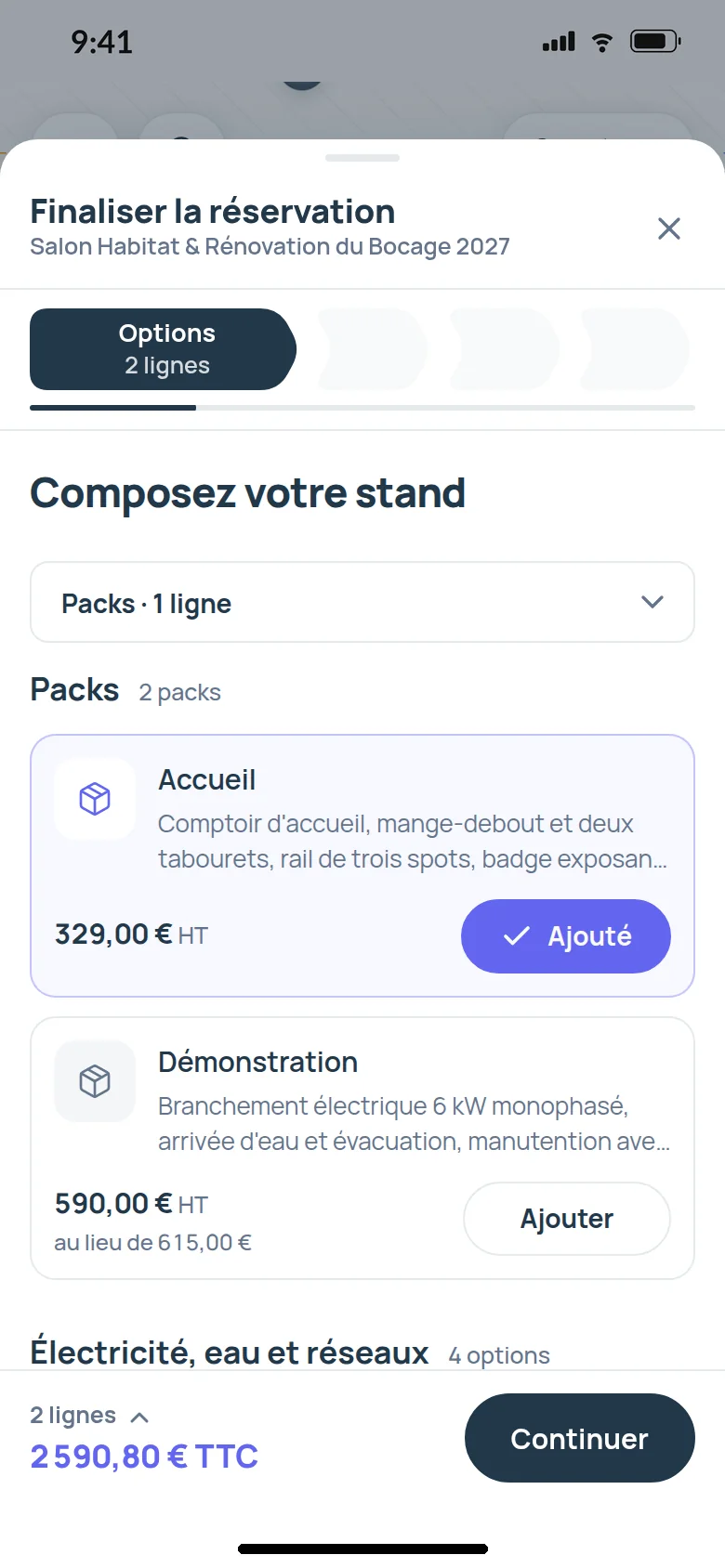 The Compose your booth step on a phone, in French, with a pack and an option added, and the total at the bottom of the screen.