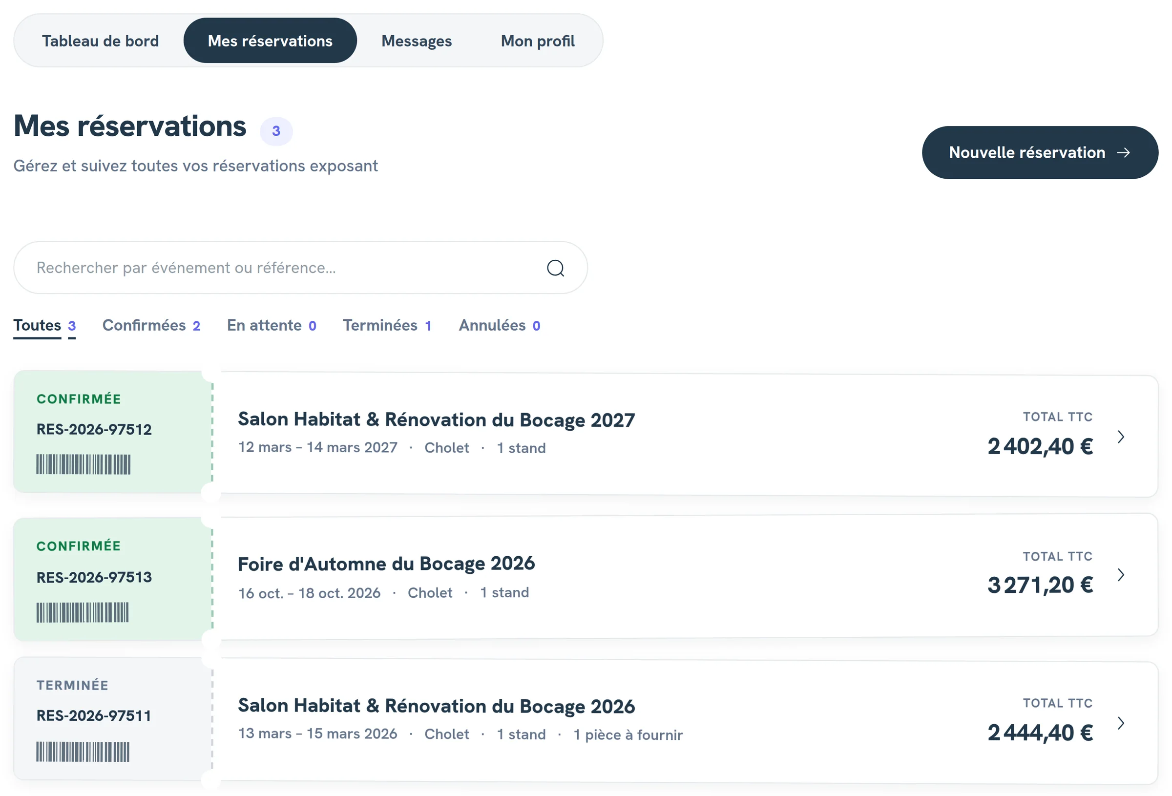 My bookings in an exhibitor’s area, on a demo site, in French: three bookings, two confirmed and one finished, each with its reference, its event, its dates and its total.