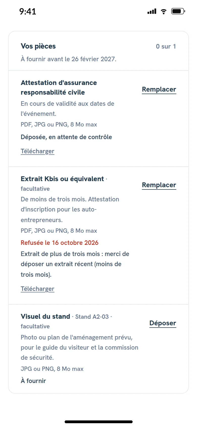 The Supporting documents card of a demo booking, as the exhibitor sees it on their phone, in French, with the insurance certificate uploaded and a company registration extract rejected with the reason.