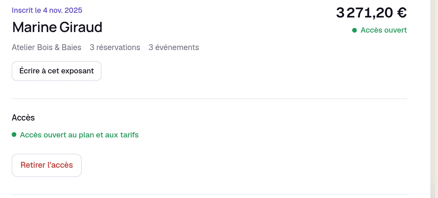 Le haut de la fiche d’une exposante de démonstration dans Keyqo, Marine Giraud, Atelier Bois & Baies, trois réservations sur trois événements, 3 271,20 €, le bouton pour lui écrire et son accès ouvert au plan et aux tarifs.